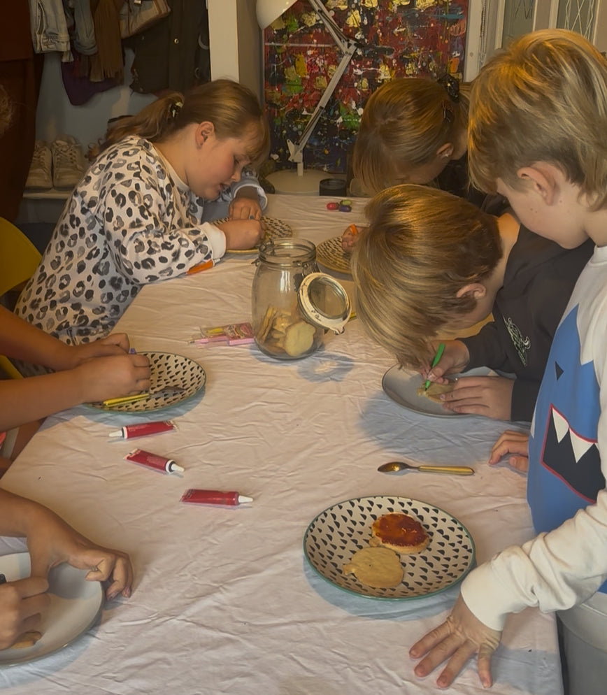 22nd Dec 10am -12noon : Santa’s Workshop - Children Crafts